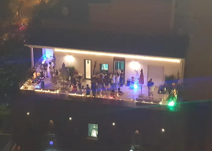 B&B DEL CORSO - Foggia - AMBIENTE SANIFICATO CON GENERATORE DI OZONO E LAMPADE GERMICIDA AD OZONO PER LA DISINFEZIONE DI ARIA E AMBIENTI - Parcheggio Custudito a pagamento - Netlifix TV